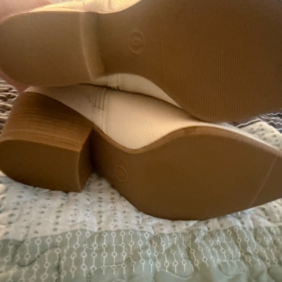 Universal Thread White Ankle Cowboy Booties - Picture 5 of 7